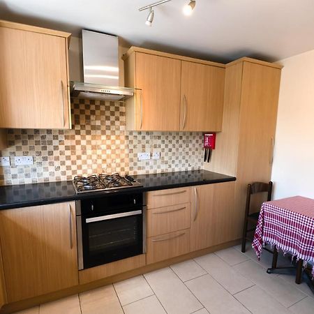 Immaculate 2-Bed Apartment In Isleworth By River Eksteriør billede