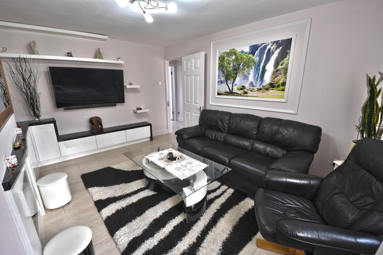 Immaculate 2-Bed Apartment In Isleworth By River Eksteriør billede