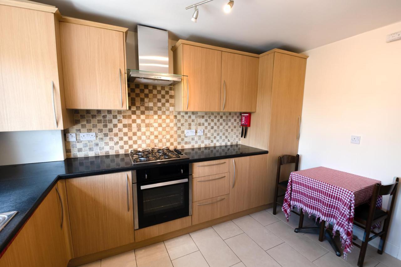 Immaculate 2-Bed Apartment In Isleworth By River Eksteriør billede