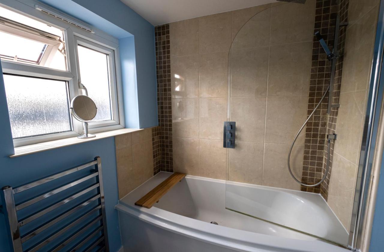 Immaculate 2-Bed Apartment In Isleworth By River Eksteriør billede
