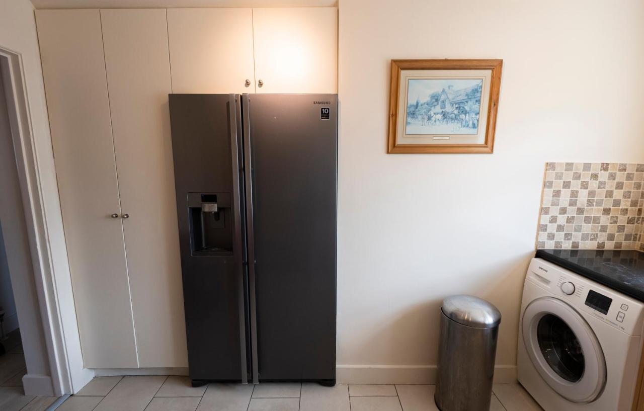 Immaculate 2-Bed Apartment In Isleworth By River Eksteriør billede