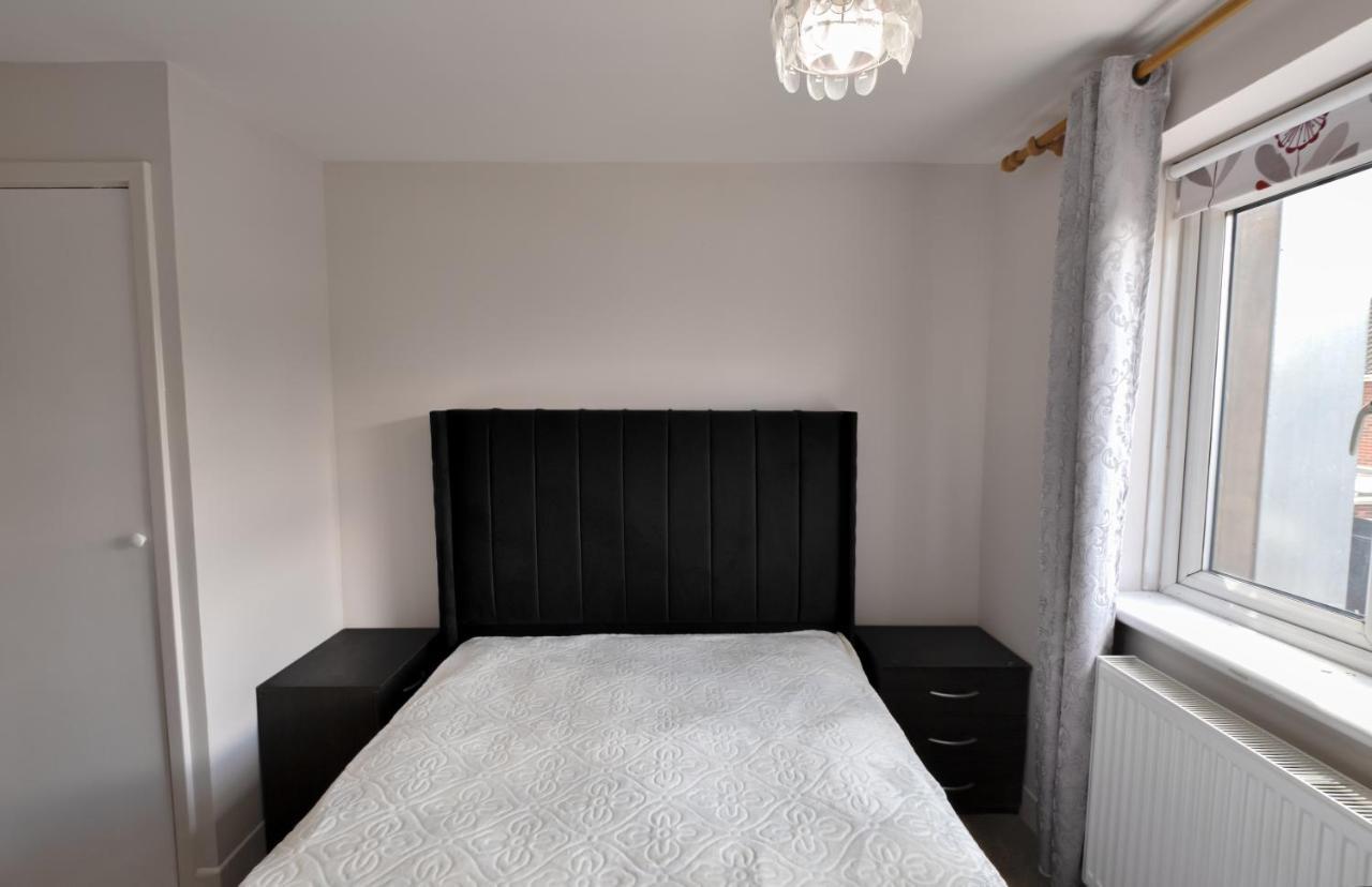 Immaculate 2-Bed Apartment In Isleworth By River Eksteriør billede