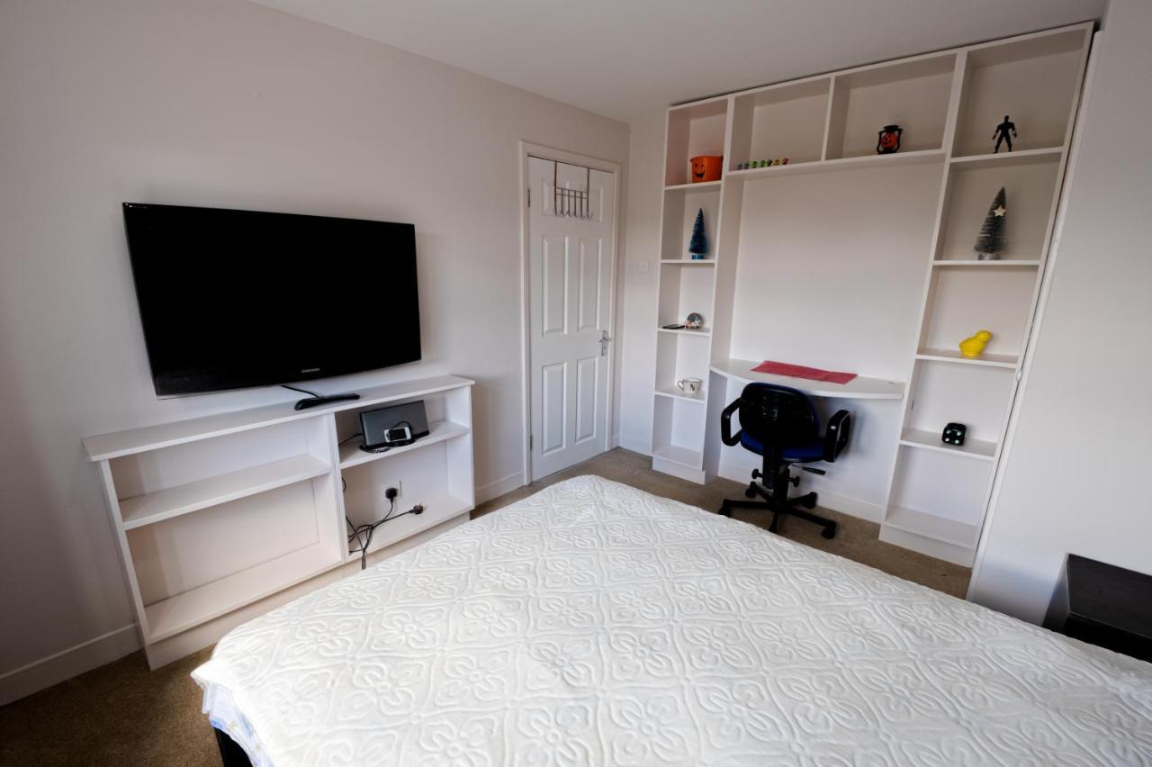 Immaculate 2-Bed Apartment In Isleworth By River Eksteriør billede
